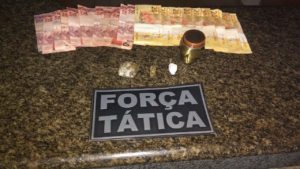 Polícia Militar prende jovem por tráfico de drogas em Coxim